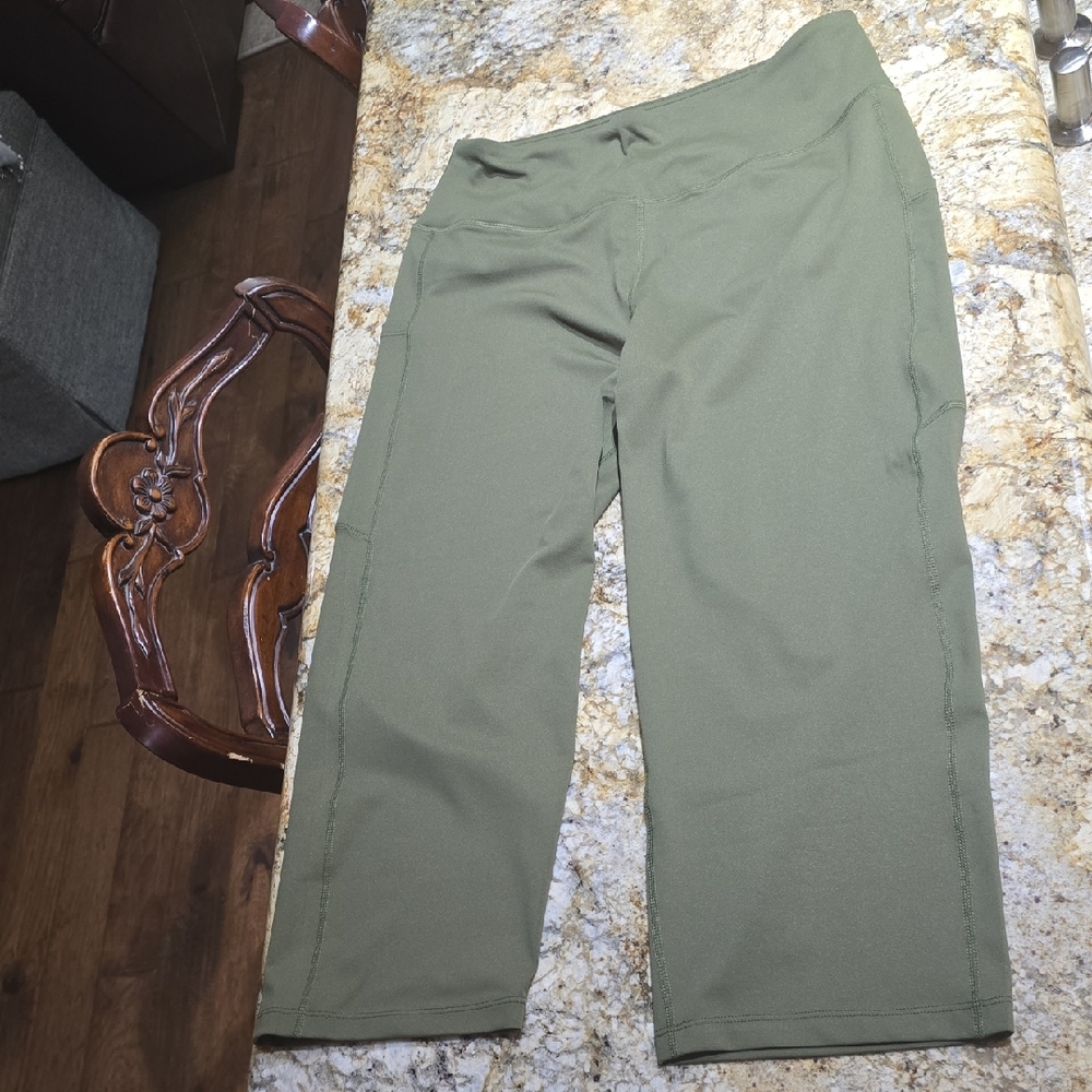 Baleaf Olive Green Activewear Cropped Pants